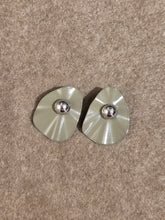 Carregar imagem no visualizador da galeria, Brinco Relevo