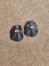 Carregar imagem no visualizador da galeria, Brinco Relevo