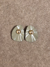 Carregar imagem no visualizador da galeria, Brinco Relevo