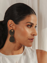 Carregar imagem no visualizador da galeria, Brinco Abrigo Assimétrico