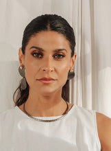 Carregar imagem no visualizador da galeria, Brinco Abrigo Assimétrico